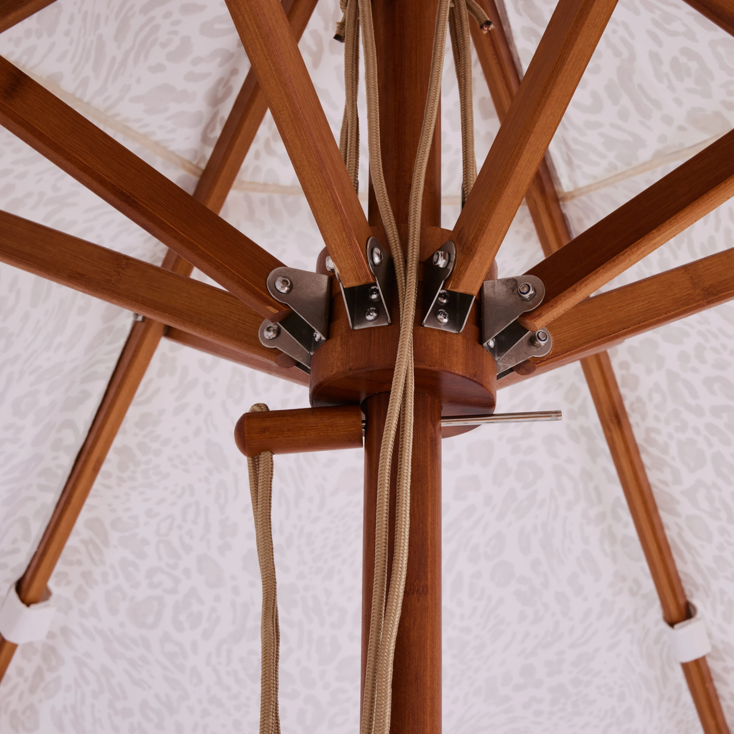 Pounce Patio Umbrella 6 Pounce Patio Umbrella - Image 4